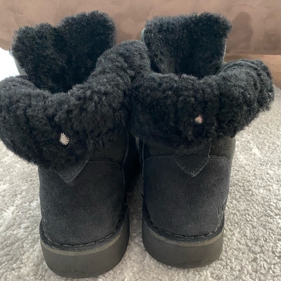 Women’s Ugg Quincy suede sheepskin lined lace up short boots size 6.5 - Picture 7 of 16